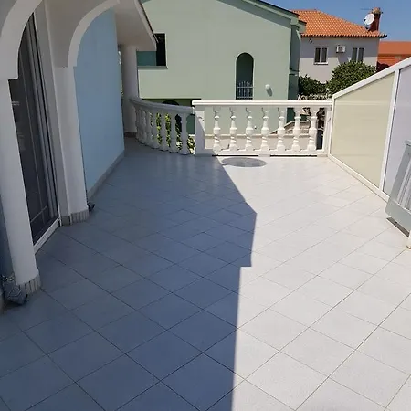 Apartments With A Parking Space Zaton, Zadar - 13213 アパート ニン